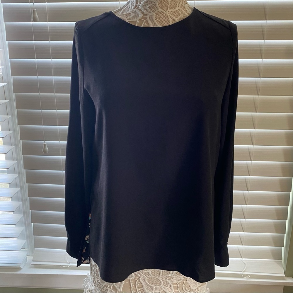 Porophrose Elegant Black long-sleeve chic blouse Floral-patterned back panel S